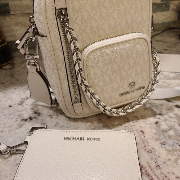 MK crossbody bag with wallet - Picture 2 of 4